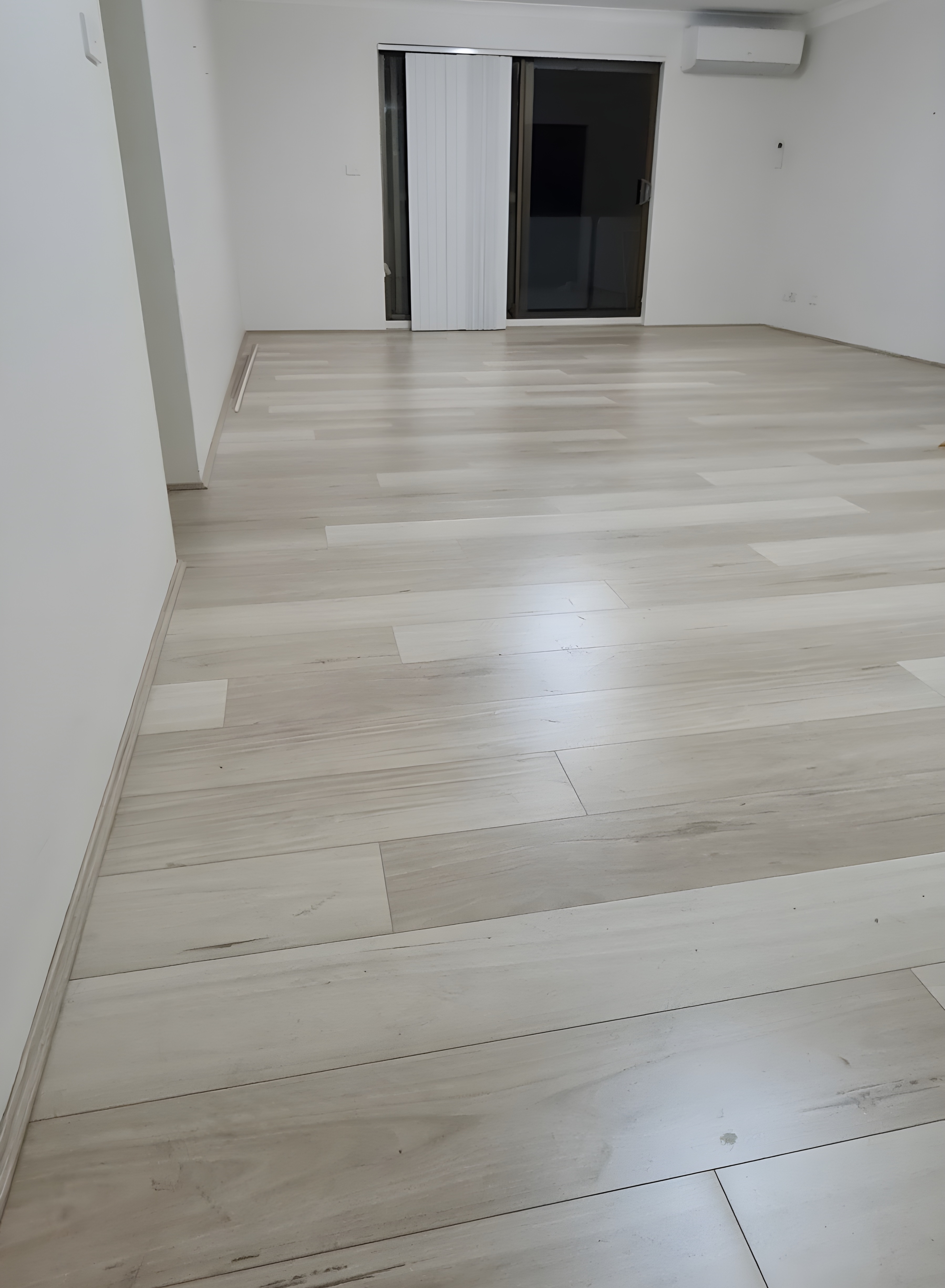Maple Monarch™ 12mm AC5 Laminate Floor | Lion King Flooring